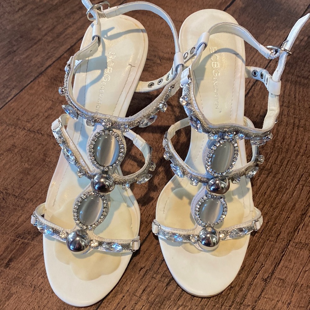 BCBG gemmed 💎heels that go with everything!
